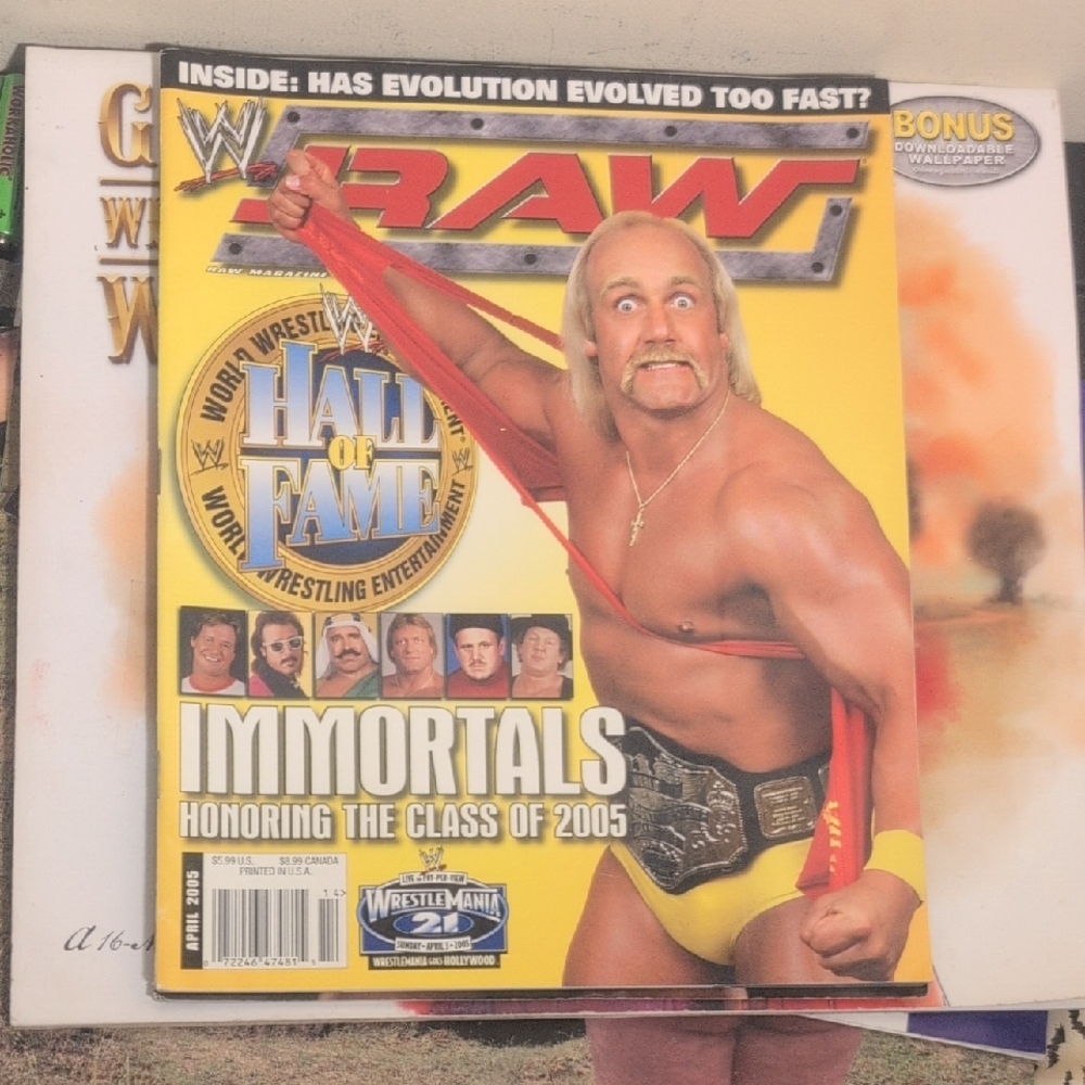 WWE Raw Magazine April 2005 Hulk Hogan Hall Of Fame Immortals Stacy Keibler